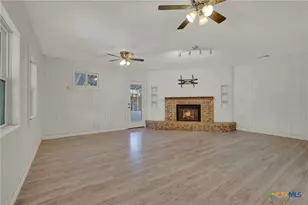 1006 Pecan St, Floresville, TX 78114 - Photo 13