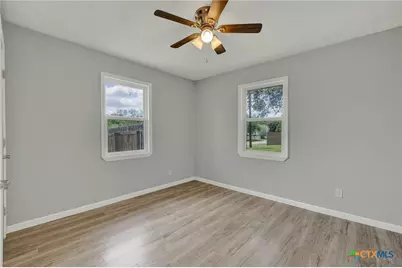 1006 Pecan Street, Floresville, TX 78114 - Photo 27