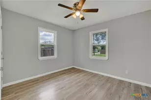1006 Pecan St, Floresville, TX 78114 - Photo 27