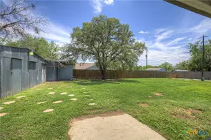 1006 Pecan St, Floresville, TX 78114 - Photo 31