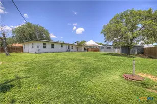 1006 Pecan St, Floresville, TX 78114 - Photo 35