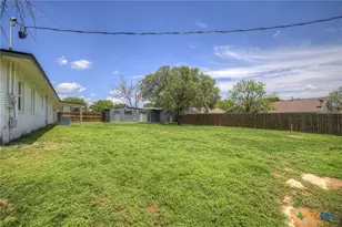 1006 Pecan St, Floresville, TX 78114 - Photo 35