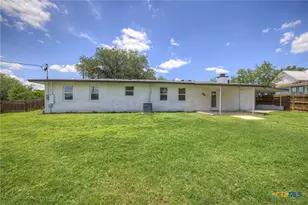 1006 Pecan St, Floresville, TX 78114 - Photo 33