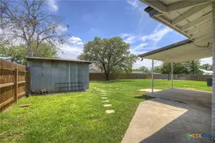 1006 Pecan St, Floresville, TX 78114 - Photo 33