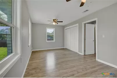 1006 Pecan Street, Floresville, TX 78114 - Photo 27