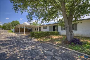 1006 Pecan St, Floresville, TX 78114 - Photo 29