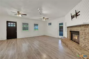 1006 Pecan St, Floresville, TX 78114 - Photo 11