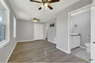 1006 Pecan Street, Floresville, TX 78114 - Photo 19