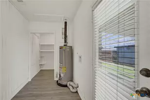 1006 Pecan St, Floresville, TX 78114 - Photo 21