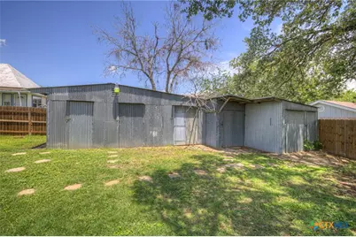 1006 Pecan Street, Floresville, TX 78114 - Photo 37