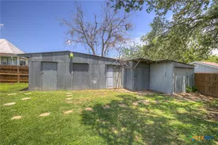 1006 Pecan St, Floresville, TX 78114 - Photo 37