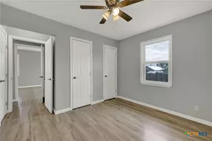 1006 Pecan St, Floresville, TX 78114 - Photo 29