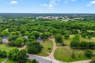402 N Bordon St, Lorena, TX 76655 - Photo 33