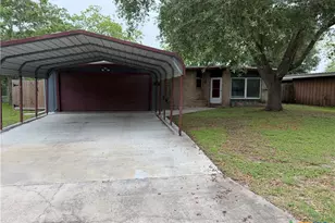 202 Bonham St, Port Lavaca, TX 77979 - Photo 1
