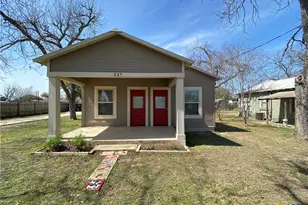 257 E Garza St, New Braunfels, TX 78130 - Photo 1