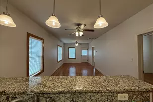 257 E Garza St, New Braunfels, TX 78130 - Photo 5