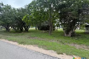 106 S Main St, Seadrift, TX 77983 - Photo 1