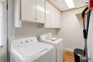808 E Krezdorn St, Seguin, TX 78155 - Photo 15