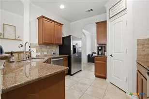 6321 Iris Run, New Braunfels, TX 78132 - Photo 9