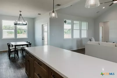 345 Honeycomb, Victoria, TX 77904 - Photo 9