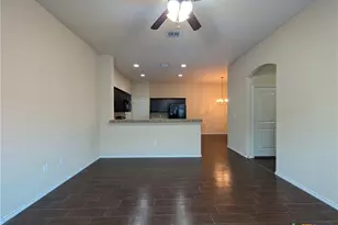 660 Creekside Cir, New Braunfels, TX 78130 - Photo 5