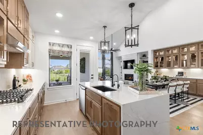 9112 Golden Lion Drive, Austin, TX 78744 - Photo 7
