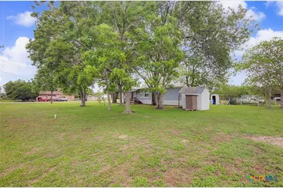 21 Berkshire Drive, Telferner, TX 77988 - Photo 25