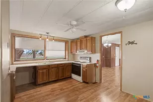 21 Berkshire Dr, Telferner, TX 77988 - Photo 11