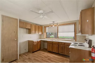 21 Berkshire Drive, Telferner, TX 77988 - Photo 9