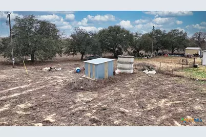 3921 Cr 334, Stockdale, TX 78160 - Photo 11