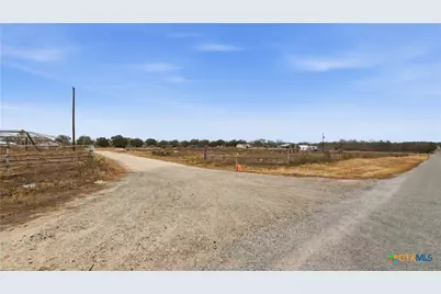 3921 Cr 334, Stockdale, TX 78160 - Photo 19