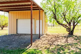 1260 County Rd 361, La Vernia, TX 78121 - Photo 33