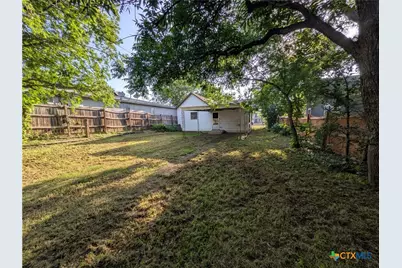 104 N Walnut Street, Lampasas, TX 76550 - Photo 21