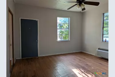 104 N Walnut Street, Lampasas, TX 76550 - Photo 5