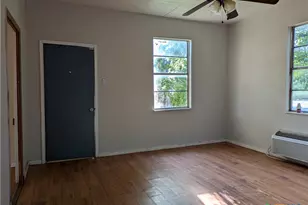 104 N Walnut St, Lampasas, TX 76550 - Photo 5