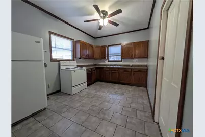 104 N Walnut Street, Lampasas, TX 76550 - Photo 15