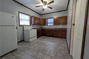 104 N Walnut St, Lampasas, TX 76550 - Photo 15
