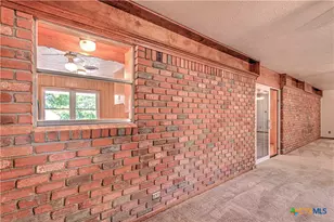 1810 N Beal St, Belton, TX 76513 - Photo 17