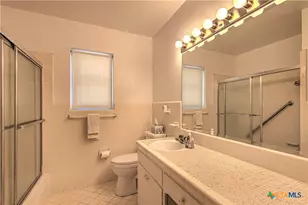 1810 N Beal St, Belton, TX 76513 - Photo 23