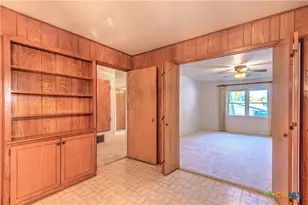 1810 N Beal St, Belton, TX 76513 - Photo 13