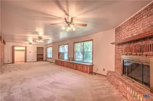 1810 N Beal St, Belton, TX 76513 - Photo 5