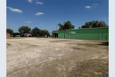 201 W 2nd Avenue, Nixon, TX 78140 - Photo 5