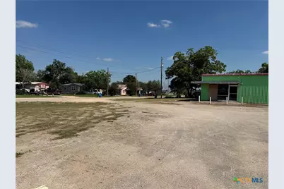 201 W 2nd Avenue, Nixon, TX 78140 - Photo 3