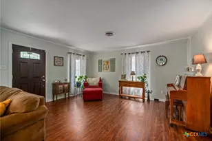 519 Travis St, Port Lavaca, TX 77979 - Photo 5