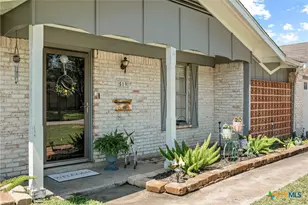 519 Travis St, Port Lavaca, TX 77979 - Photo 3