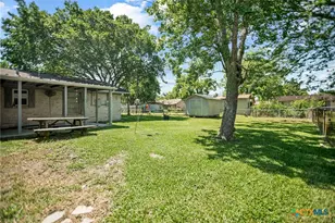 519 Travis St, Port Lavaca, TX 77979 - Photo 25