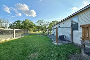 104 Estelle Ln, Victoria, TX 77905 - Photo 35