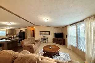 104 Estelle Ln, Victoria, TX 77905 - Photo 5