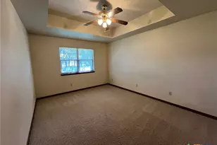 1020 Madeline St, New Braunfels, TX 78132 - Photo 11