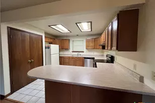 1020 Madeline St, New Braunfels, TX 78132 - Photo 3